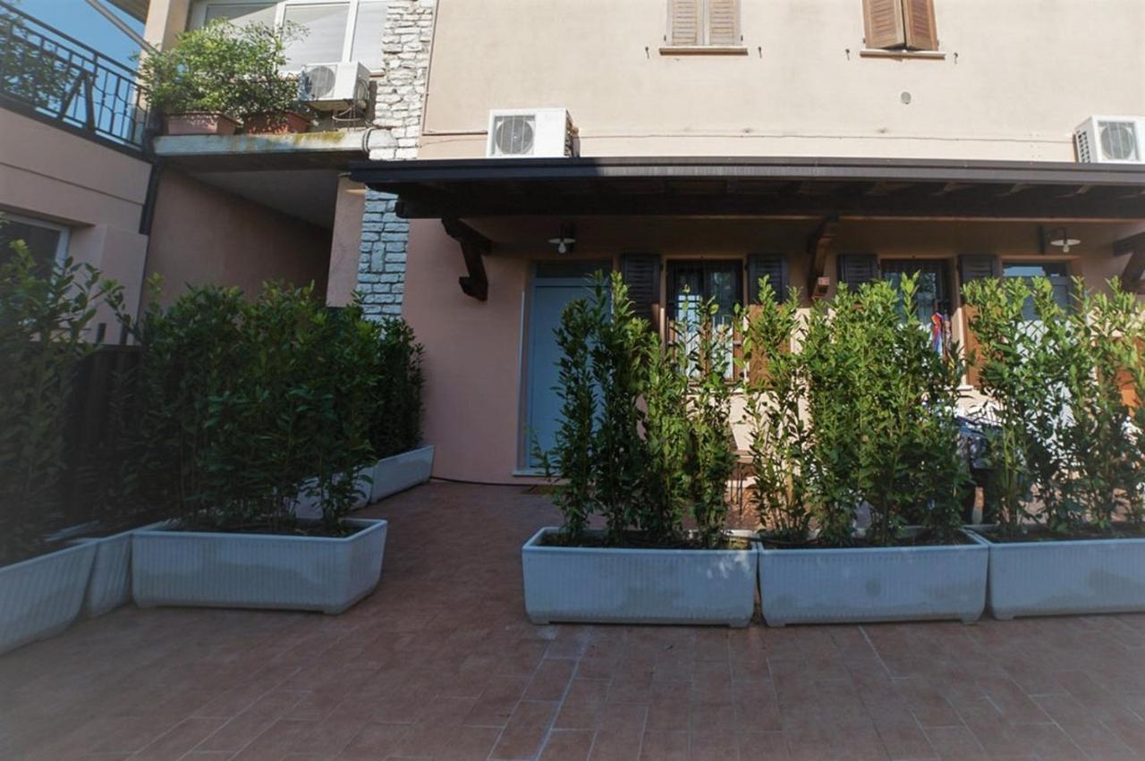 Alloro Appartamenti Sirmione Luaran gambar